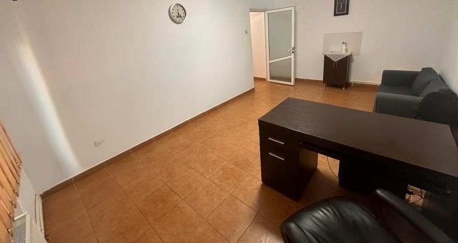Apartament cu 4 camere decomandat în E3