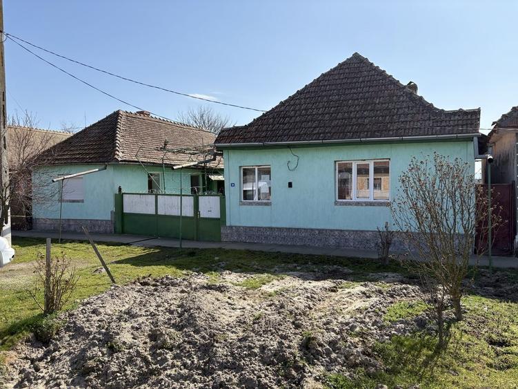 Casă cu 4 camere în Berecuța