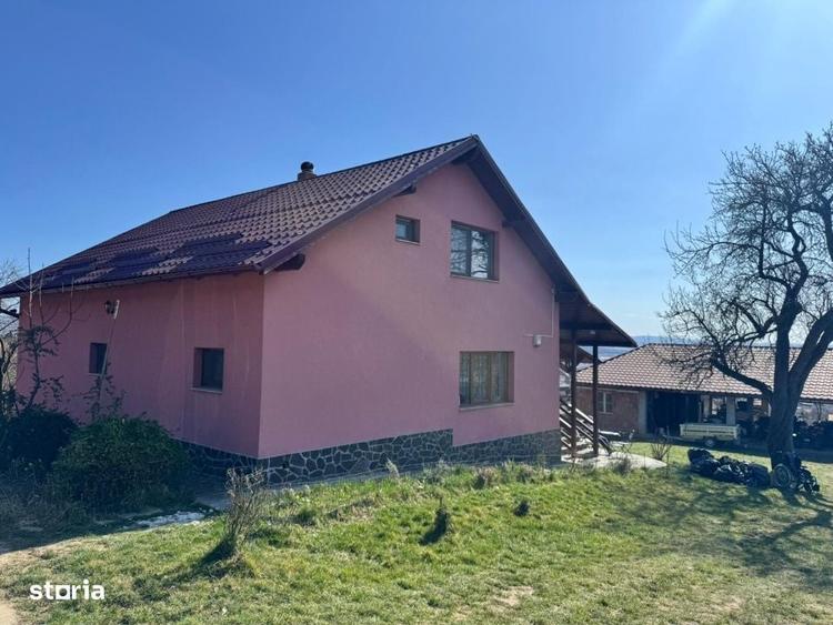 Casă cu 4 camere cu Teren 1300 Mp în Central
