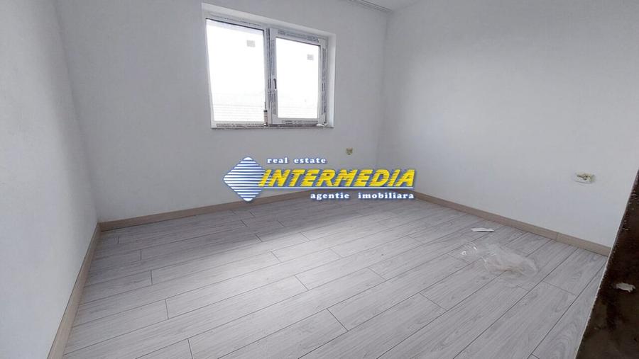 Casă individuală cu 4 camere cu Canalizare în Cetate