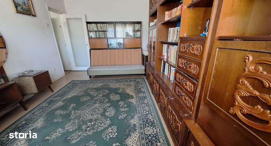 Apartament cu 3 camere decomandat în Sud