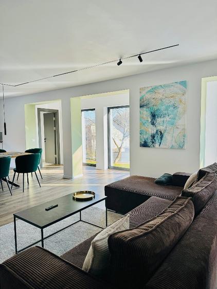 Casă cu 6 camere cu Teren 5200 Mp în Central
