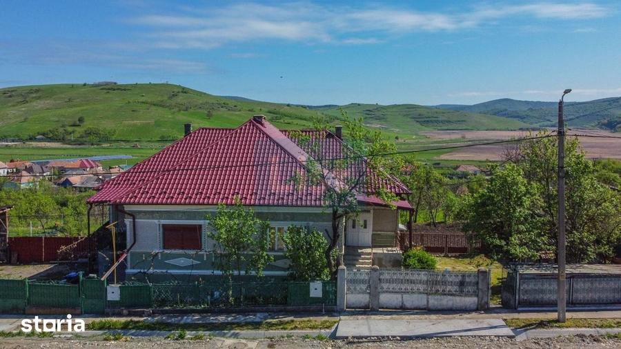 Casă cu 5 camere cu Teren 2594 Mp în Sic