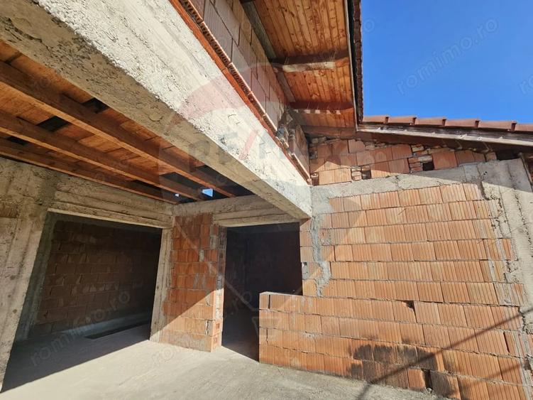 Casă cu 6 camere cu Teren 350 Mp în Central