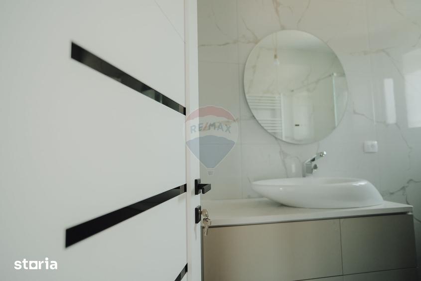 Casă cu 4 camere cu Teren 240 Mp în Central