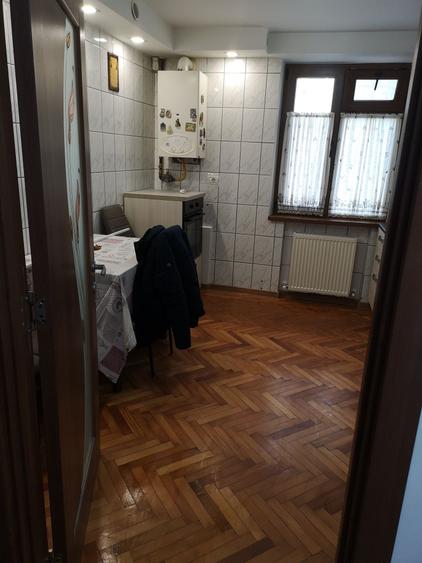 Apartament cu 2 camere decomandat în Precista