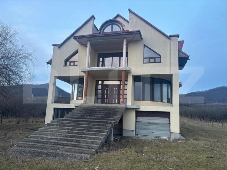 Casă individuală cu 5 camere cu Canalizare în Sud-Vest