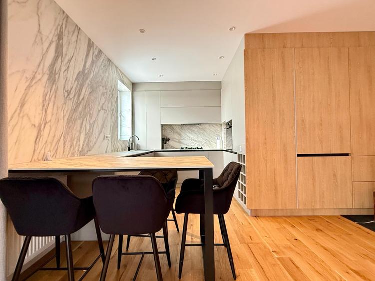 Penthouse cu 3 camere decomandat, mobilat în Pantelimon