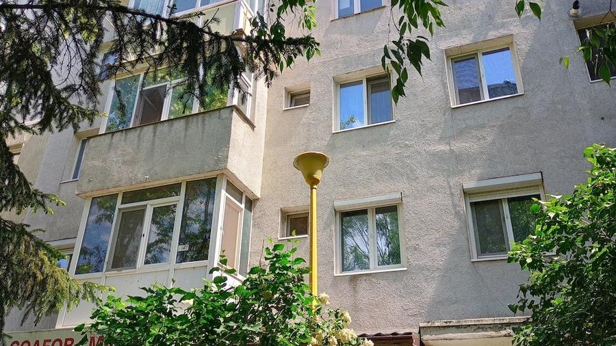 Apartament cu 3 camere semidecomandat în Central