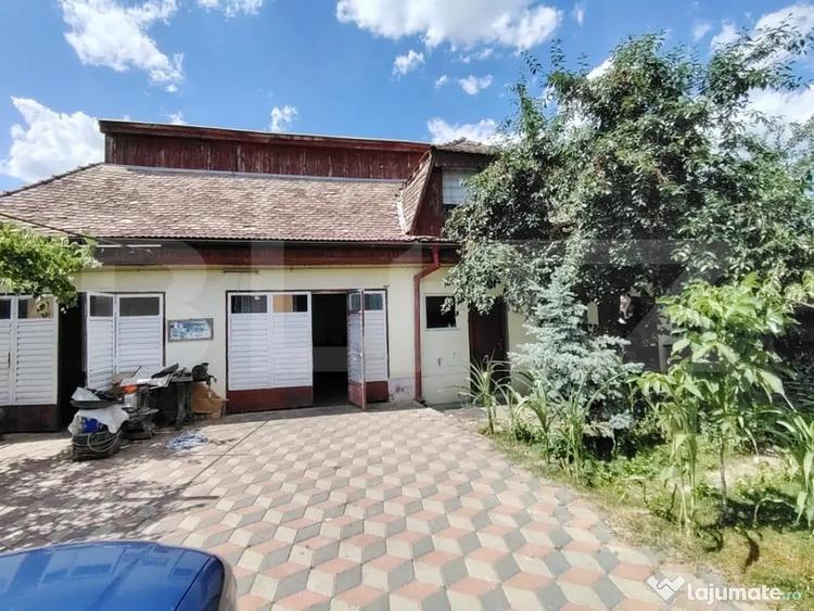 Casă cu 8 camere cu Teren 2235 Mp în Central
