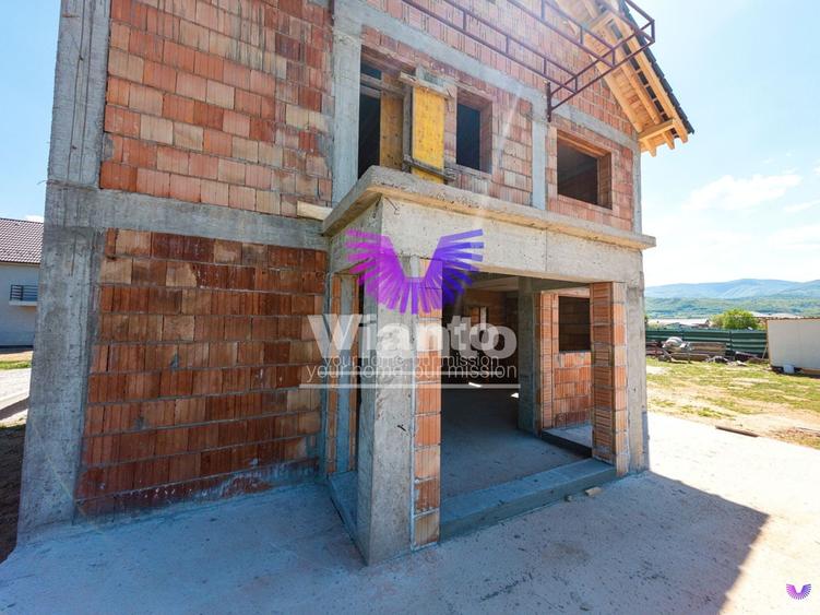 Casă individuală cu 4 camere cu Canalizare în Exterior Sud