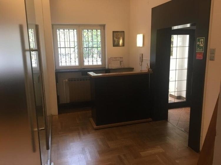 Casă individuală cu 6 camere cu Canalizare în Cotroceni