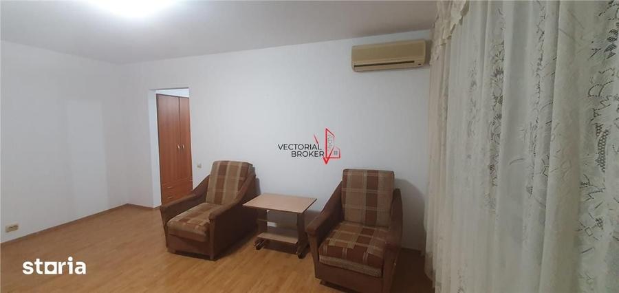 Garsonieră decomandată în Titan