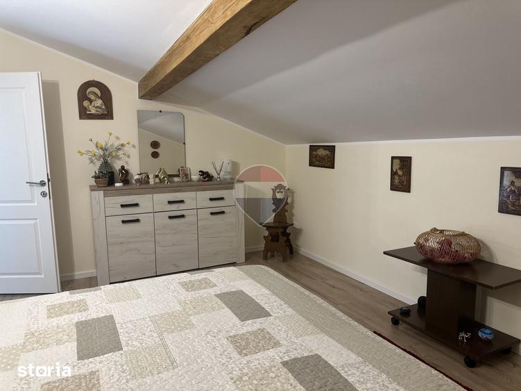 Casa / Vila cu 7 camere de vanzare Izvoare - 12