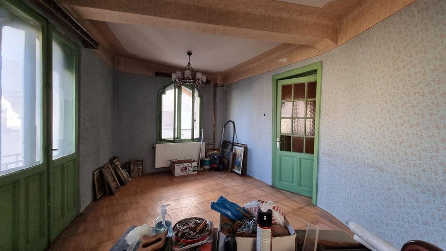 Apartament cu 4 camere decomandat în Calea Victoriei