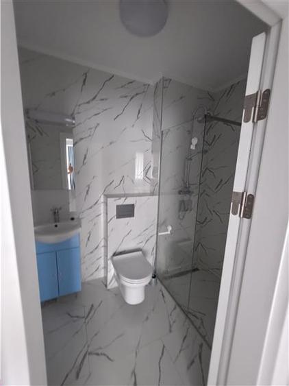 Duplex cu 5 camere cu Canalizare în Central