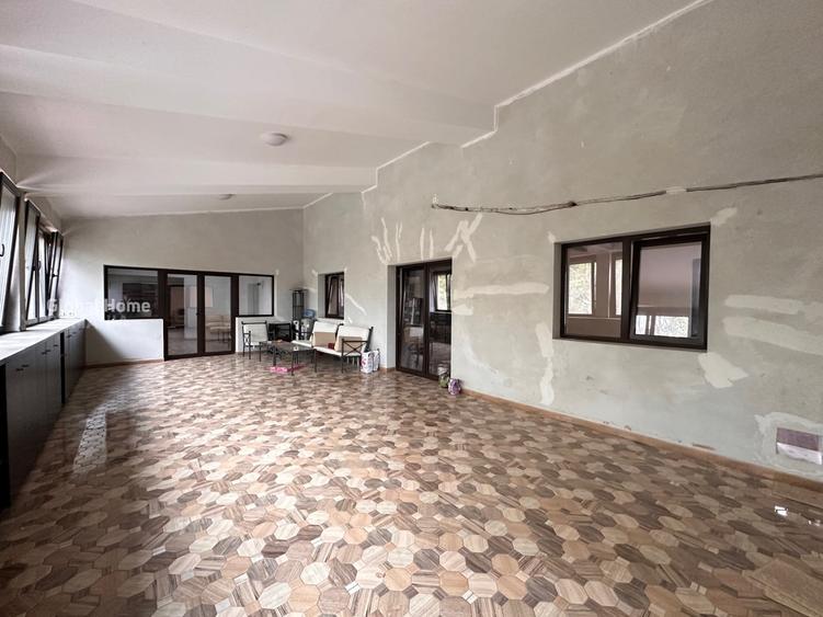 Casă individuală cu 10 camere cu Canalizare în Eminescu