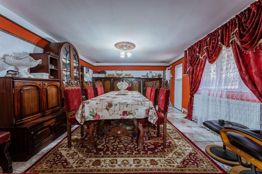 Casă individuală cu 5 camere cu Canalizare în Pârneava