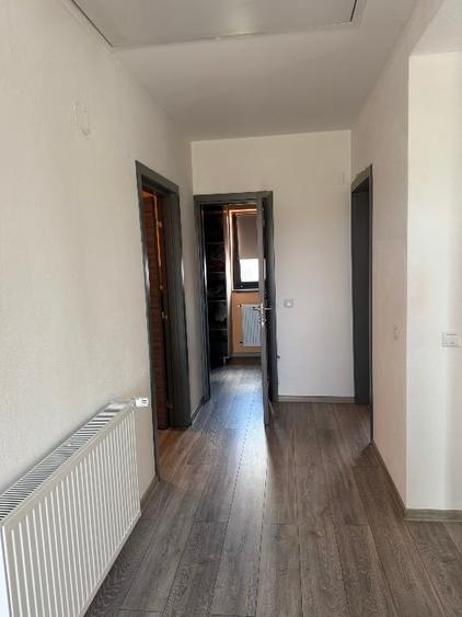 Casă individuală cu 4 camere cu Garaj în Sânandrei