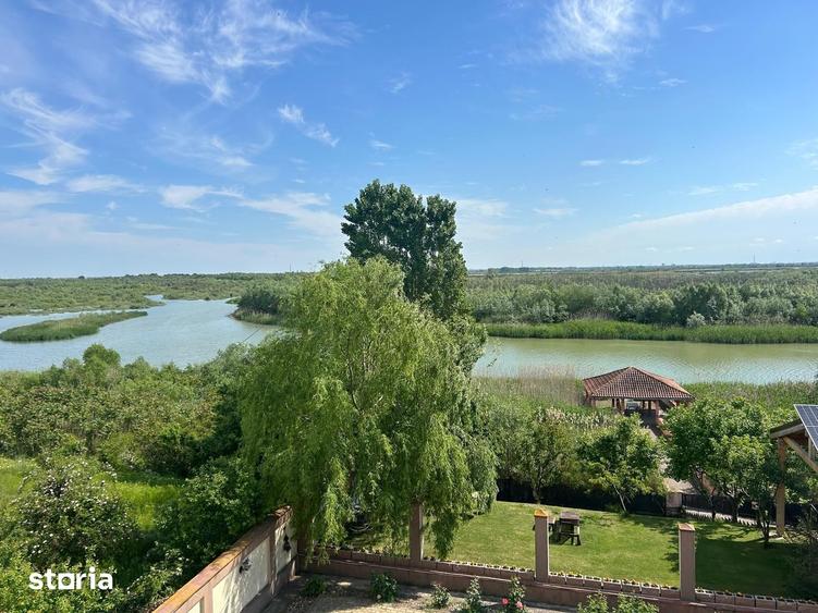 Casă cu 10 camere cu Teren 2000 Mp în Central