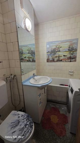 Apartament cu 3 camere decomandat în Titan