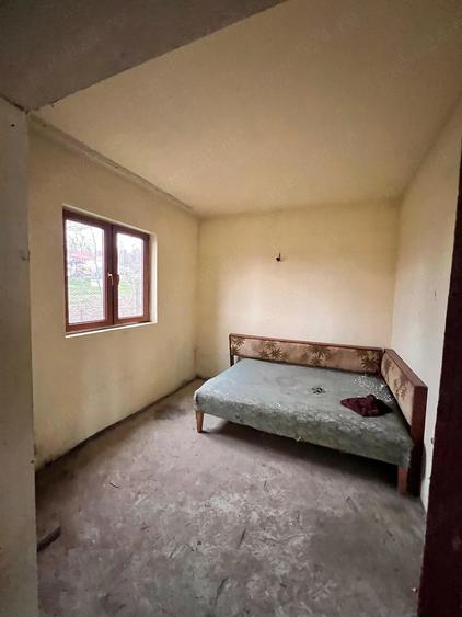 Casă cu Teren 2244 Mp în Oveselu