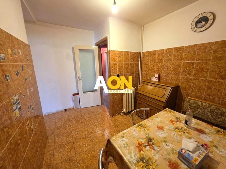 Apartament cu 3 camere decomandat, mobilat în Central