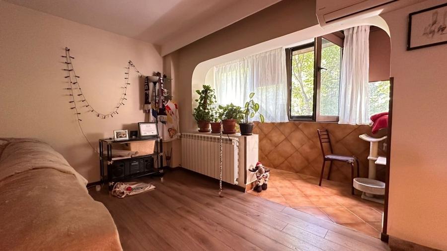 Apartament cu 4 camere semidecomandat în Alba Iulia