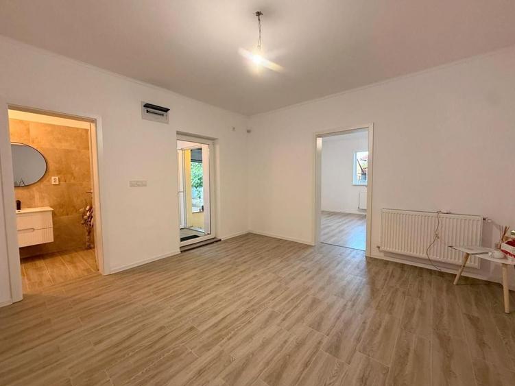 Duplex cu 4 camere cu Canalizare în Plopi