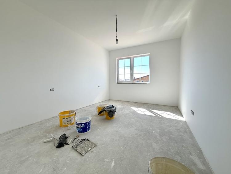 Duplex cu 5 camere cu Canalizare în Dumbrăvița