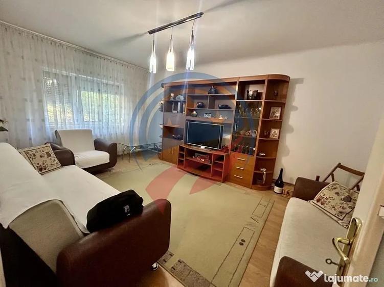Apartament cu 4 camere decomandat în Central