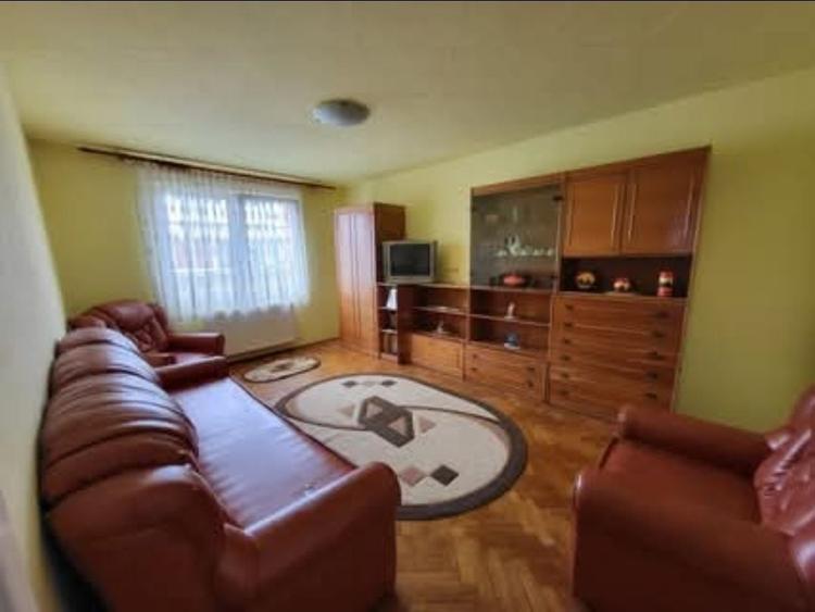 Apartament cu 3 camere decomandat în 7 Noiembrie