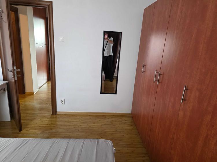 Apartament cu 3 camere semidecomandat în Exterior Vest