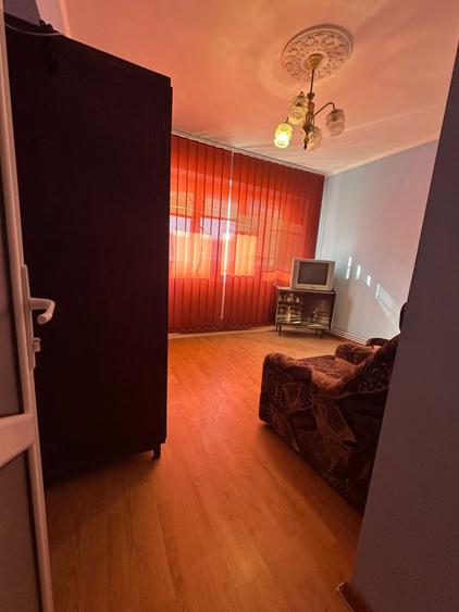 Apartament cu 2 camere decomandat, mobilat în Radu Negru