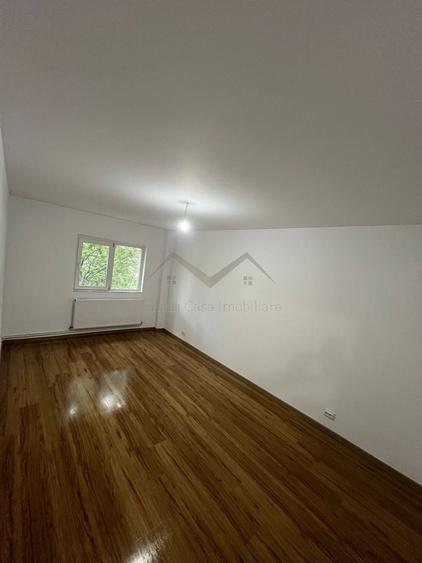 Apartament cu 2 camere decomandat în Nicolina
