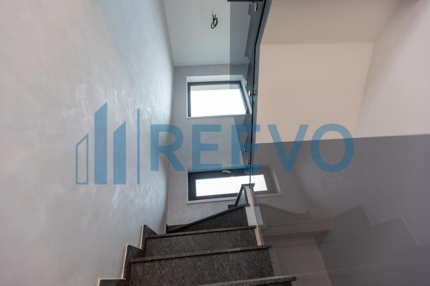 Casă individuală cu 5 camere cu Teren 400 Mp în Calea Moldovei