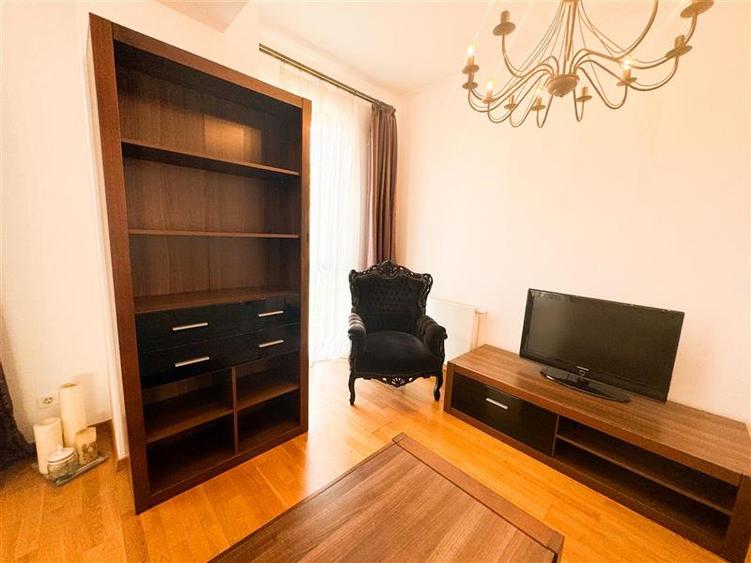 Apartament cu 3 camere decomandat, mobilat în Central