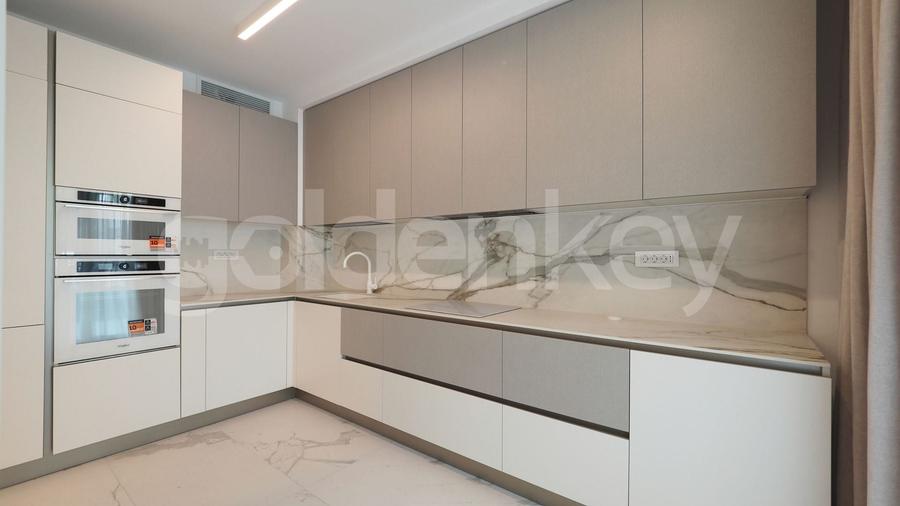 Apartament cu 4 camere semidecomandat, mobilat în Aviatorilor