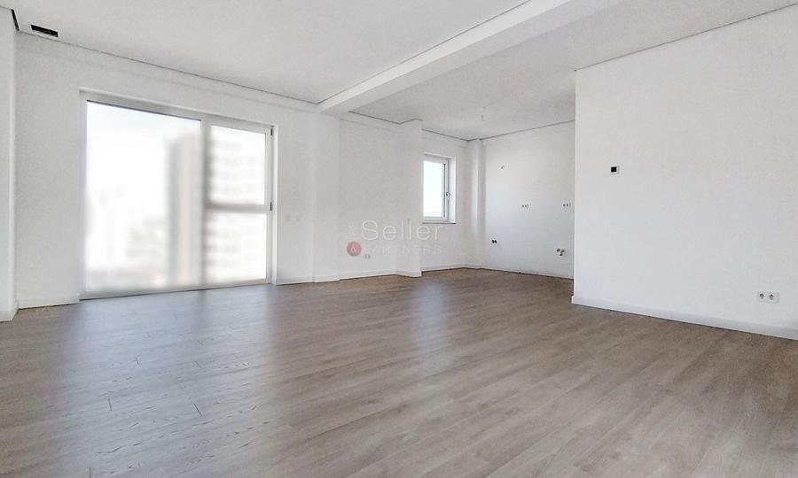 Penthouse cu 5 camere decomandat în Astra