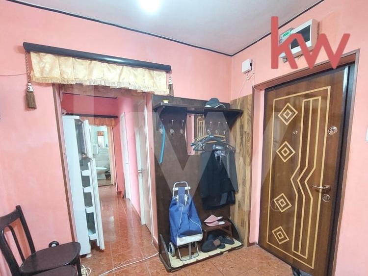 Apartament cu 3 camere decomandat în Sărari