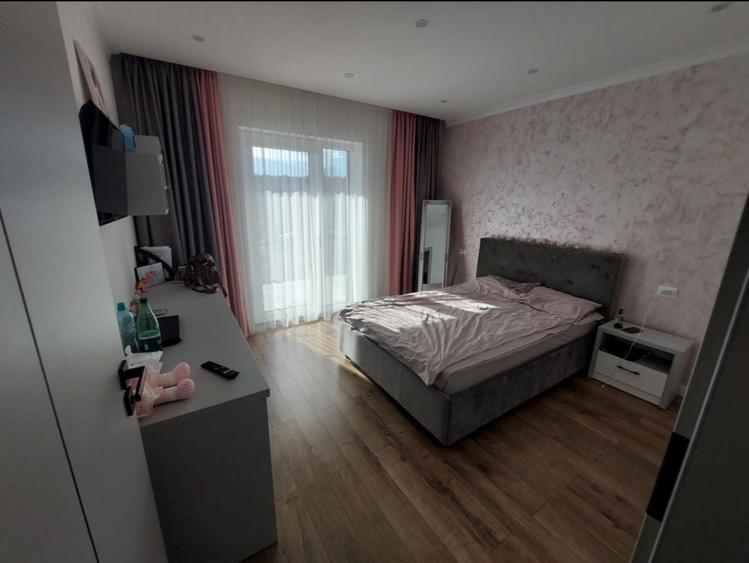 Casă cu 4 camere în Manolești