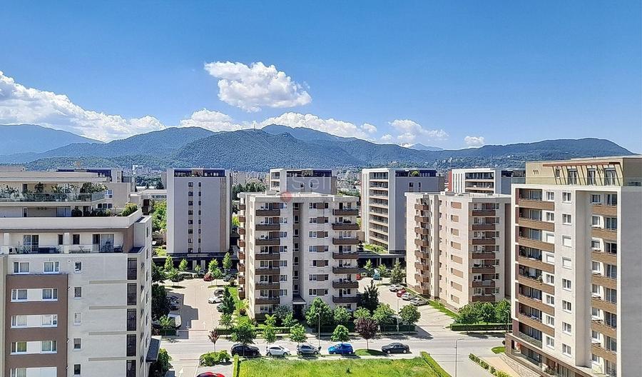 Apartament cu 4 camere decomandat, mobilat în Tractorul