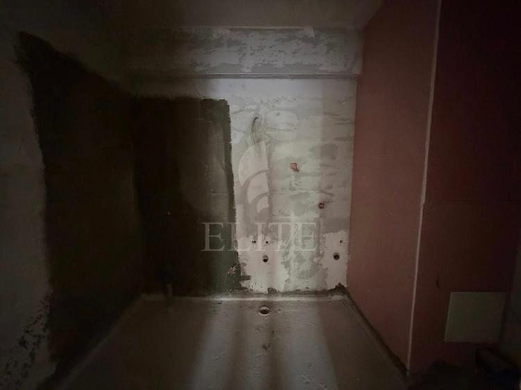 Apartament cu 3 camere semidecomandat în Zorilor