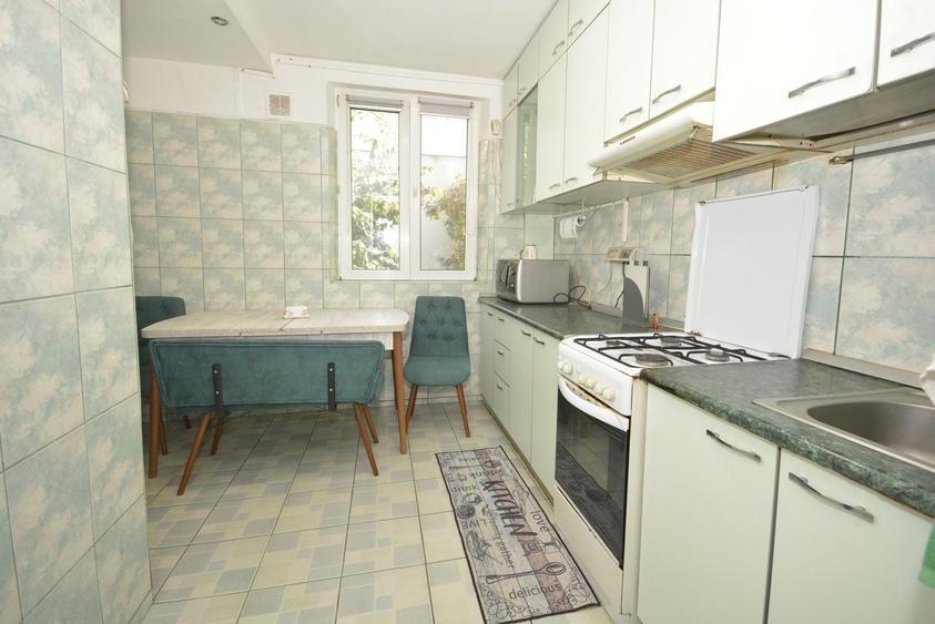 Apartament cu 4 camere decomandat în Drumul Taberei