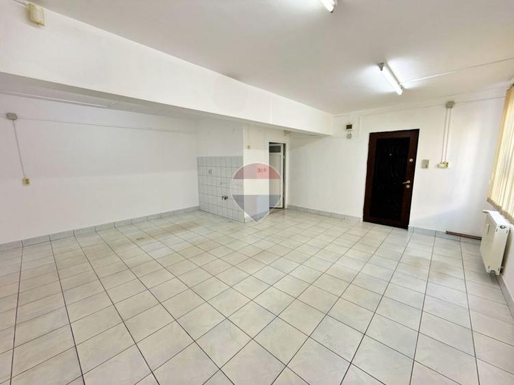 Spațiu comercial, de 54 mp, în Confecții