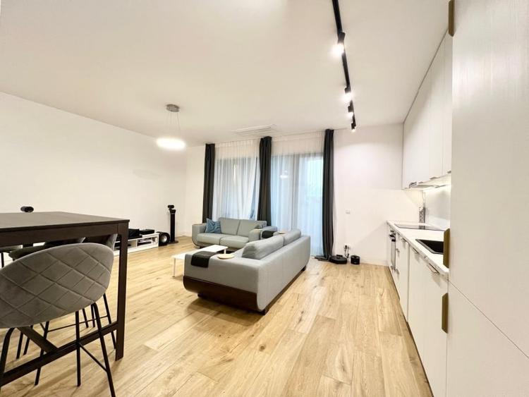 Apartament cu 3 camere, mobilat în Dacia