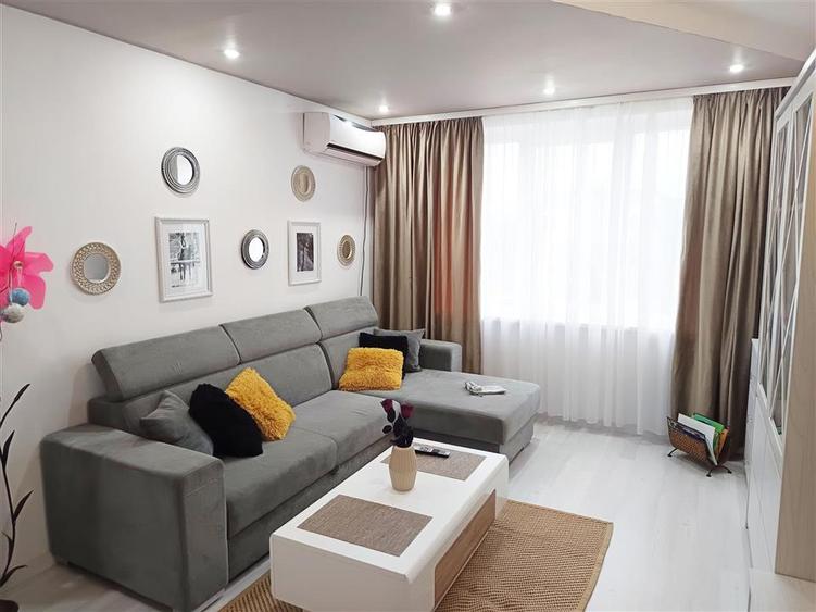 Apartament 3 camere in zona centrala Moldova Noua - 3