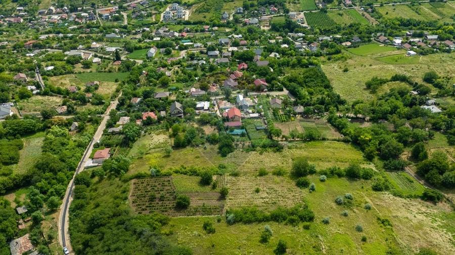 Teren Construcții intravilan de 2700 mp, în Bucium