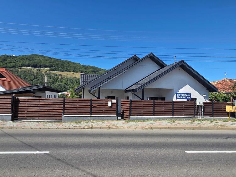 Casă cu 4 camere în Ciritei