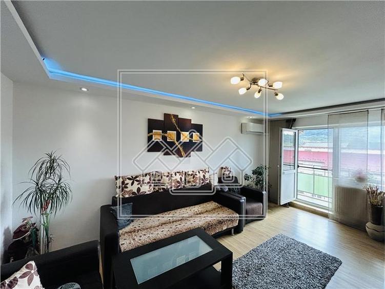 Apartament cu 3 camere decomandat în Central